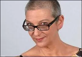 Quelle est cette chanteuse franaise, connue par son titre 'Voyages, voyages' ?