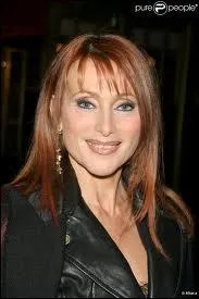 Quelle est cette chanteuse franaise, connue pour son titre' Eve lve-toi' ?