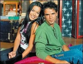 Quand Lola sort avec Jero , Qui est amoureux de Lola ?