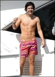 De quelle couleur taient les caleons que Harry mettait pour se porter chance lors des primes de  X Factor  ?