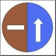 Sur ce panneau, l'un est interdit, l'autre est unique. Ces deux panneaux ont dans leur nom celui d'une ville bourguignonne se situant dans le dpartement ...