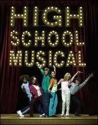 Qui apparat  la fin du film ? (High School Musical 2)