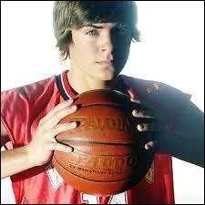 Qui joue Troy Bolton ?