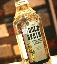 Gold Strike (  consommer avec modration) est un alcool avec de l'or au fond de la bouteille au got de...