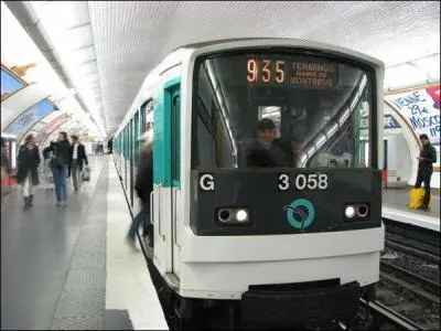 Et aussi la chanson : Mtro, ...