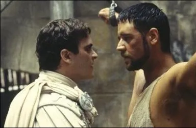 Comment se nomme le snateur que rencontre Maximus ?