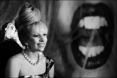 En combien d'ditions est sortie  The Fame Monster  ?