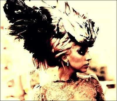 Lorsque GaGa (2005-2009) tait gogo danseuse, avec qui formait-elle un duo (grce  qui c'est-elle faite une cte de popularit) ?