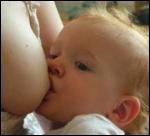 Une maman qui nourrit son bébé au sein retarde-t-elle le retour des règles ?