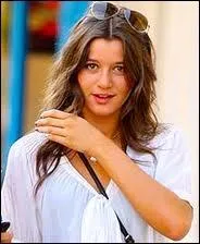 Qui est-elle ? Avec qui est-elle en couple ?