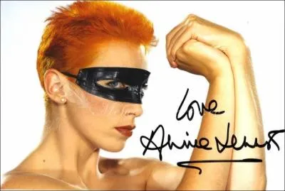 Annie Lennox/Eurythmics chante :