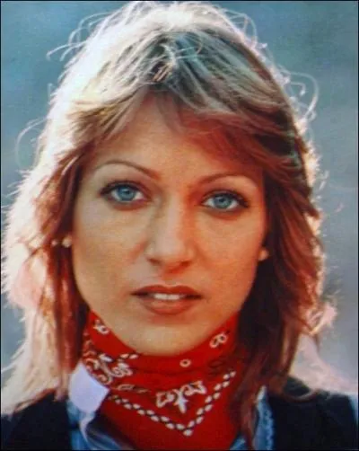 Le groupe  Il tait une fois  : Viens faire un tour sous la pluie... . . la chanteuse trop vite disparue s'appelait :