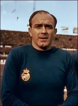 Il a eu une trs longue carrire, et certains le considrent comme le meilleur joueur de tous les temps. Vous connaissez srement Alfredo di Stefano, mais savez-vous quelle est sa nationalit ?