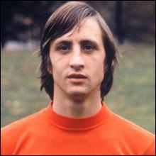 Commenons par le premier joueur de l'histoire  remporter trois Ballons d'Or. Oui, c'est Johan Cruyff, mais connaissez-vous son vrai nom ?
