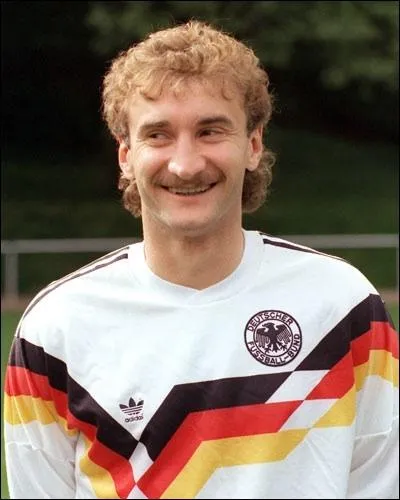 Cet Allemand est l'un des principaux responsables de la victoire de son pays lors de la Coupe du Monde 1990 en Italie. Comment s'appelle-t-il ?