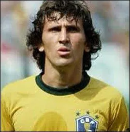 Arthur Antunes Coimbra est l'un des plus grands joueurs brsiliens de tous les temps, et surtout de son poque ; il est l'auteur de cinquante-deux buts en slection. Quel tait son surnom ?