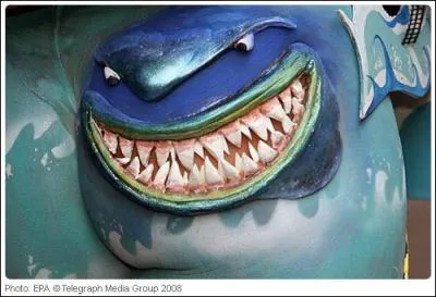 Mesdames, faites-vous peindre la m�me chose au m�me endroit, et termin�s les gestes d�plac�s !