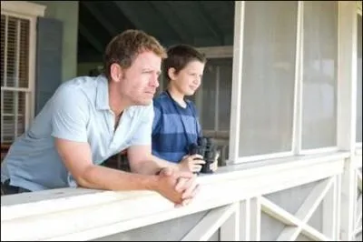 Que fabrique le pre de Ronnie avec son fils ?