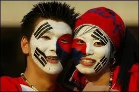 ''Il n'y a rien qui ressemble plus à un --------- qu'un autre -----------, surtout habillés en footballeurs d'autant qu'ils mesurent tous 1,70 m, qu'ils sont tous bruns à part le gardien ! ''