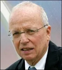 Thierry Roland a commenté 1 300 matchs de foot et notamment :