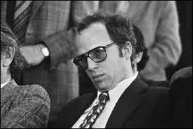 Bon il faut bien l'avouer, Thierry Roland souffrait d'un lger handicap, lequel ?