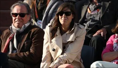 Comment s'appelle cet autre humoriste ? ( gauche)