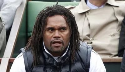 Qui ne l'accompagne plus dans les tribunes de Roland Garros ?