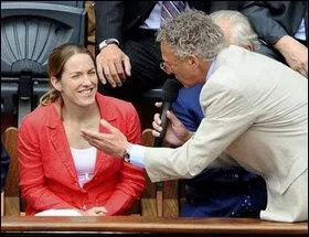 Qui rpond aux questions de Nelson Monfort ?