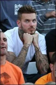 Il est venu voir un match avec ses copains. De qui s'agit-il ?