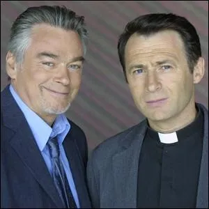 Comment s'appelait l'acteur, aujourd'hui dcd, qui tenait le rle du pre Erwan dans la srie  Pre et maire  ?