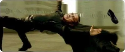 Dans quel pays, le prsident amricain a-t-il vit un attentat  la chaussure ? (ici en version Matrix).