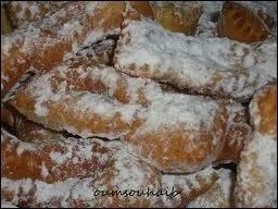 Les bugnes lyonnaises sont :