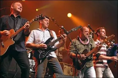 Renaud les a fait connaître en 89, ils sont originaires de Lorient, ils chantent la Bretagne, la mer, les filles et la bière. Vous allez me répondre...