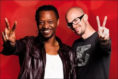 Comment s'appelle le groupe de coachs compos de Greg et Senso ?