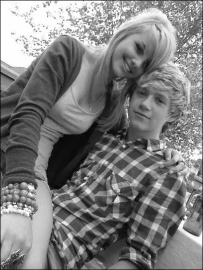 Comment s'appelle l'ex petite amie de Niall ?