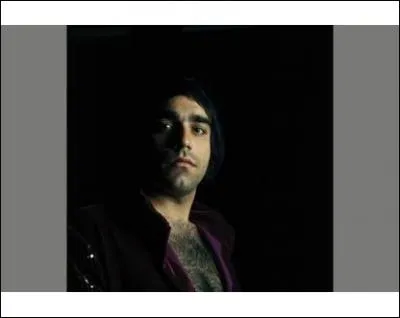 Comment s'appelait le quatrime membre du groupe, venu les rejoindre aprs la cration du groupe en France ?