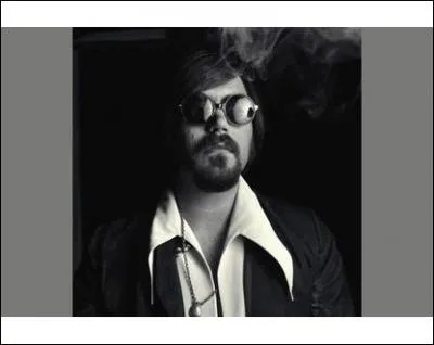 O a t prise la photo qui illustrait l'album  It's five o'clock  ?