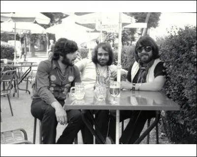 Quels sont les bruits de fond dans la chanson  Annabella  ?