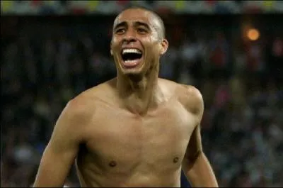 2000  Rotterdam : France- Italie 2-1 par Trezegool en or ; pour la premire fois... . .