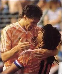 1988 : Pays bas - URSS 2-0  Munich ; le  duo gagnant  est :