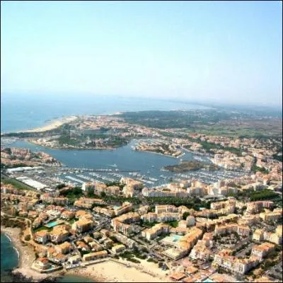 Une tape dite de   transition   qui conduira les coureurs du tour de Saint-Paul-Trois chteaux  la Mditerrane, plus exactement ... .