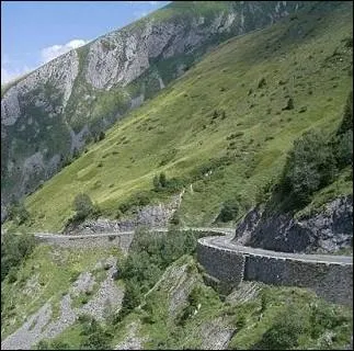Lors de quelle tape sera franchi cette anne le mythique col de l'Aubisque ?