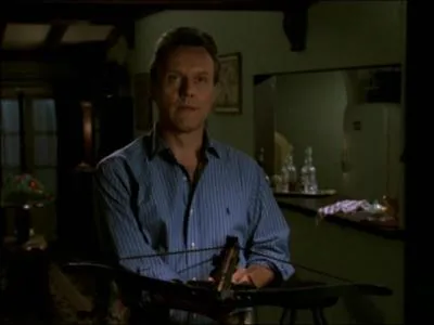 Qui se trouve au bout de l'arbalète de Giles ?