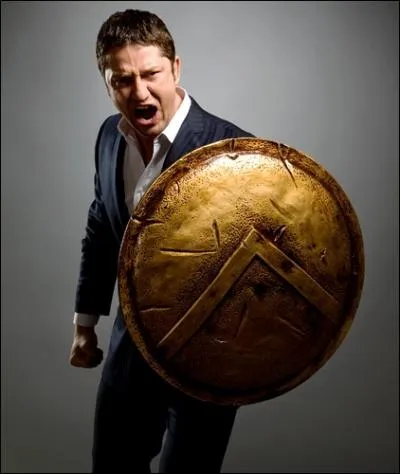 Pas tonnant que Grard Butler se souvienne de ce film, avec des pectoraux pareils !