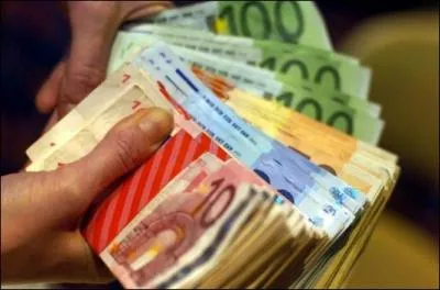 Robert Surcouf aurait pu payer des ''pots-de-vin'' en billets de banque à Mirabeau.