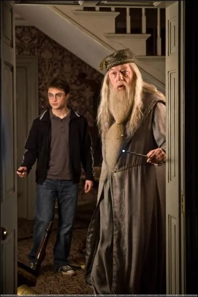 Dans quel livre Dumbledore dit-il :  La peur d'un nom ne fait qu'accrotre la peur de la chose elle-mme . ?