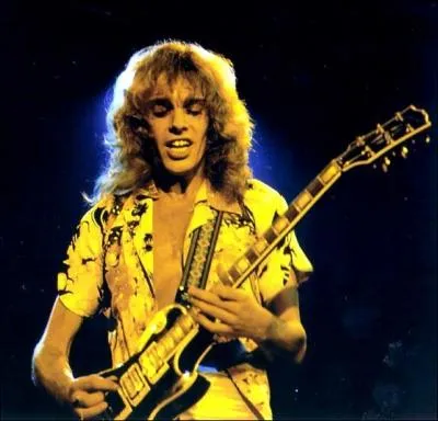 Quel accessoire Peter Frampton utilise-t-il avec sa guitare pour moduler des sons ?