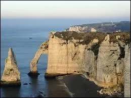 Celles d'Etretat vous donneront le nom d'une autre ville normande qui se situe dans le dpartement ...