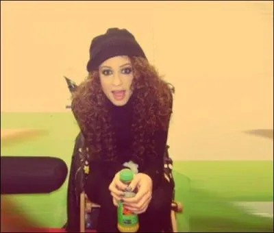 Danielle, la petite amie de Liam, est une :