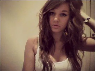 Eleanor, la petite amie de Louis, est :